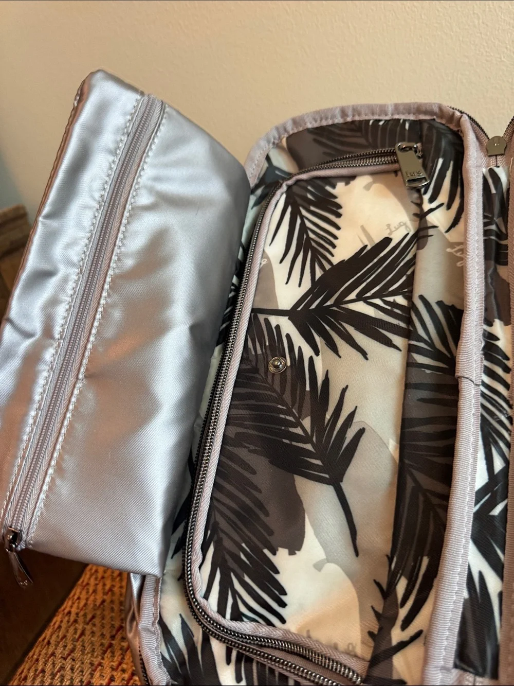LUG Metallic Pearl Flatbed Slim Quilted Cosmetic carry case